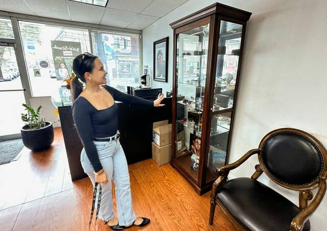 9038523_web1_2025-11-12T115719Z_4_LYNXMPELAB0JH_RTROPTP_3_USA-RETAILERS-SHOPPING-HISPANIC