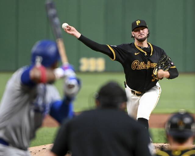 9039329_web1_ptr-BucsDodgers01-090525