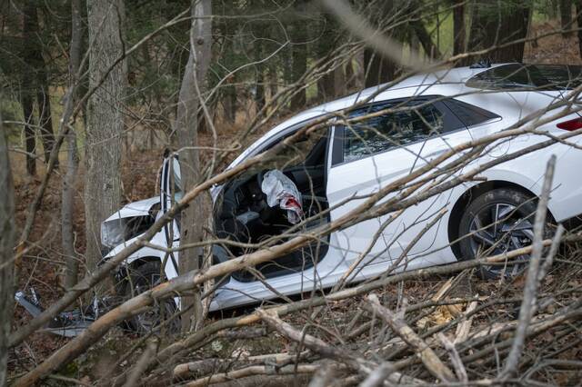 9039809_web1_vnd-CarAccident2