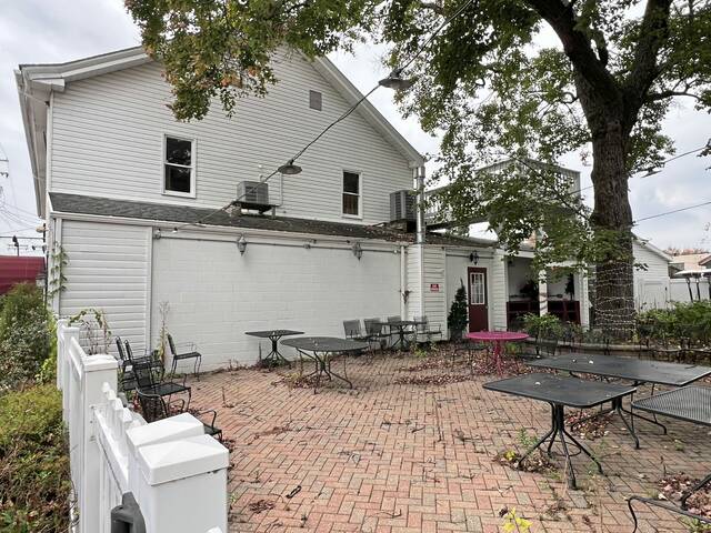 9040177_web1_vnd-hotelsaxon-111925-3