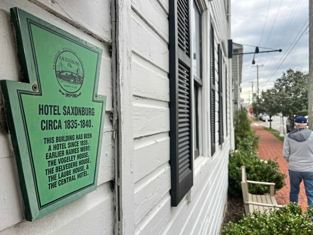 9040177_web1_vnd-hotelsaxon-111925-5