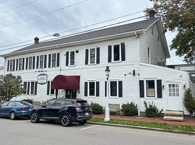 9040177_web1_vnd-hotelsaxon-111925