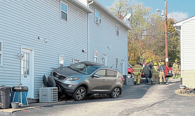 9040203_web1_vnd-SpringVanHitsHouse-110925