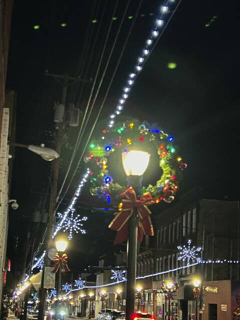 9041705_web1_HER-SharpTreeLighting-112025