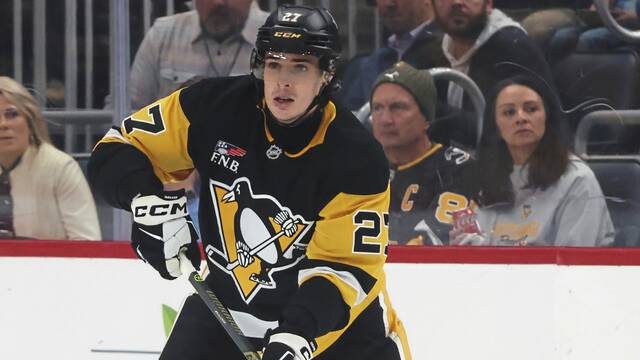 9042058_web1_2025-11-10T232916Z_1921672296_MT1USATODAY27554725_RTRMADP_3_NHL-LOS-ANGELES-KINGS-AT-PITTSBURGH-PENGUINS