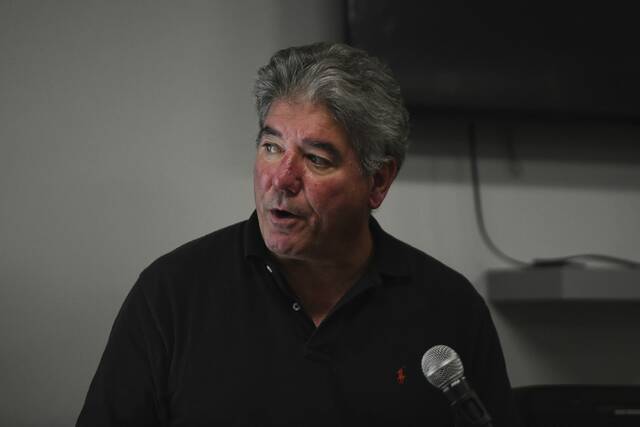 9042618_web1_vnd-datameetings004-111325