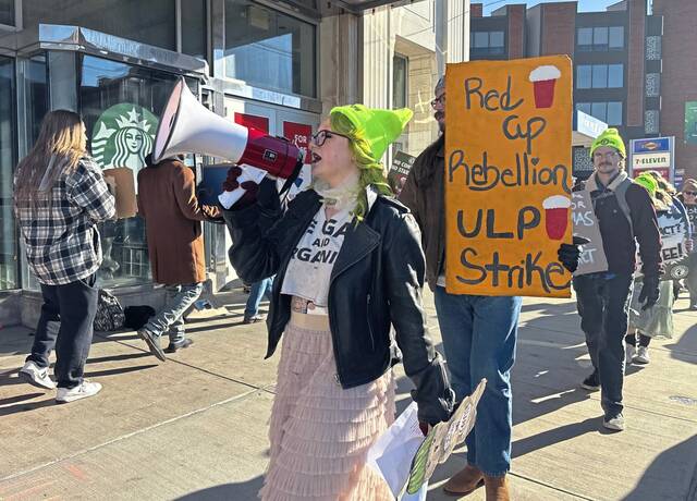 9042939_web1_ptr-starbucksstrike-111425-001