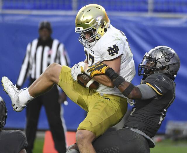 9043778_web1_ptr-PittND12-102520