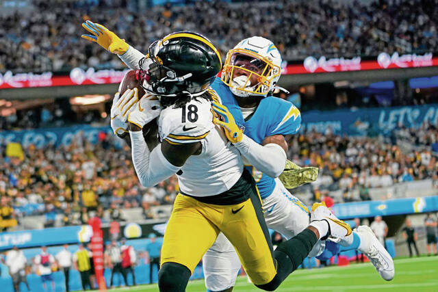 9044725_web1_gtr-Steelers-112212