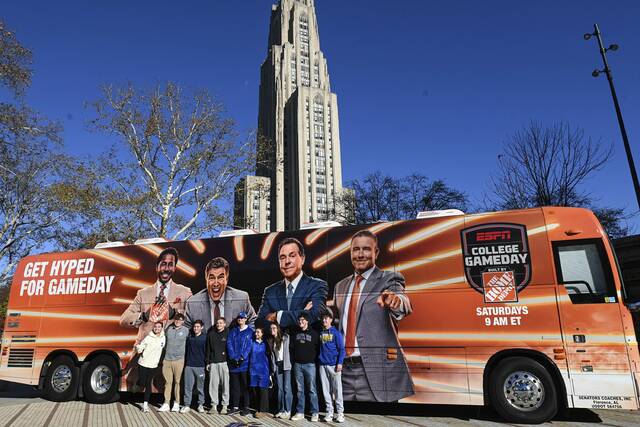 9044790_web1_ptr-gamedaybus002-111425