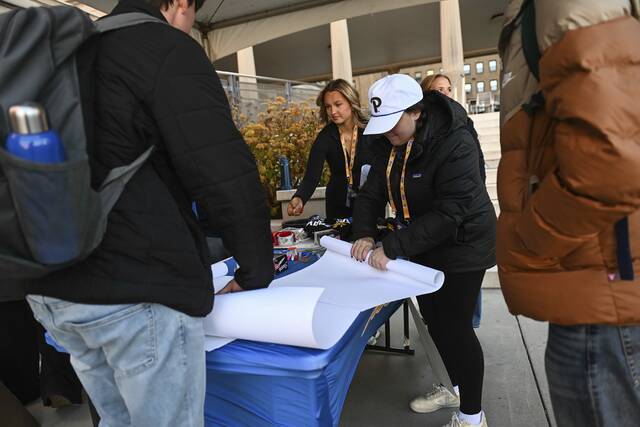 9044790_web1_ptr-gamedaybus003-111425