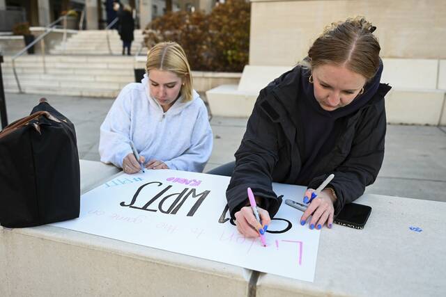 9044790_web1_ptr-gamedaybus004-111425