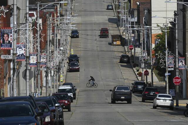 9046364_web1_gtr-JeannetteMidgetFootball701-081025