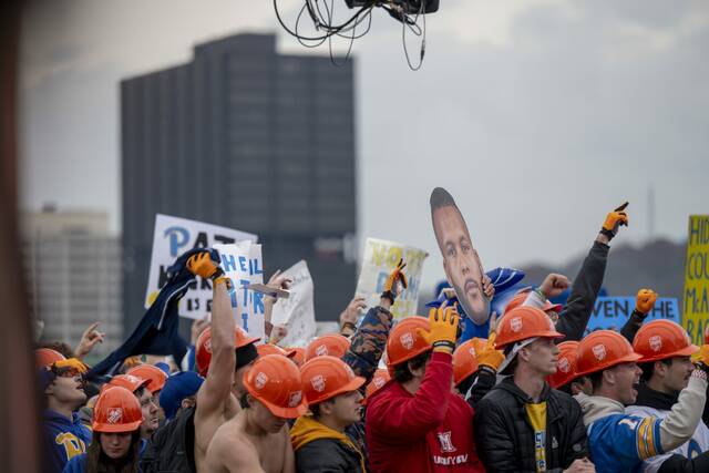 9046396_web1_PTR-GameDayScene103-111625