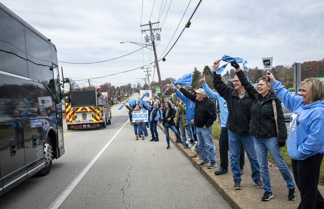 9046600_web1_vnd-BurrellSendoff4