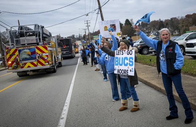 9046600_web1_vnd-BurrellSendoff6