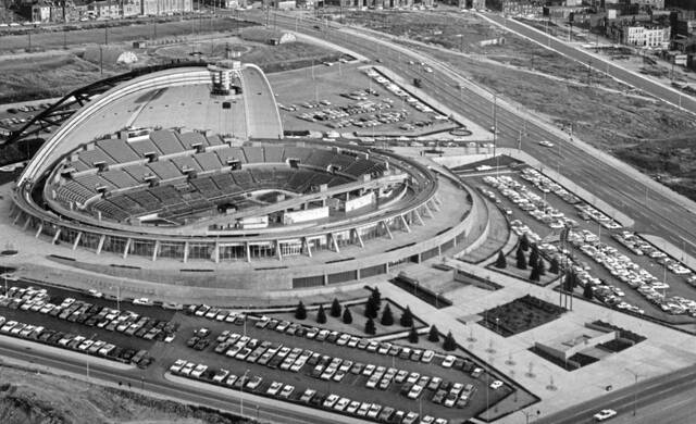 9046747_web1_ptr-sportsstadiumsbook-1