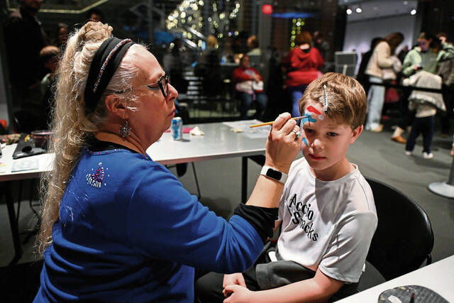 9047495_web1_gtr-winterlights005-111525