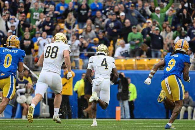 9049136_web1_gtr-PittND6-111625