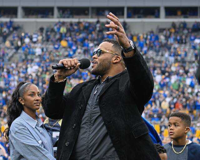 9049139_web1_gtr-AaronDonald7-111625