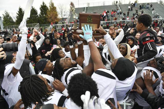 Aliquippa takes down No. 1 McKeesport to win 21st WPIAL football championship<span class="headline-video">Video <i class="fa-solid fa-circle-play"></i></span>