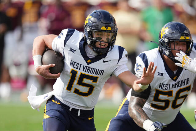 West Virginia scores 2 TDs in 4th quarter, gives up lead in defeat