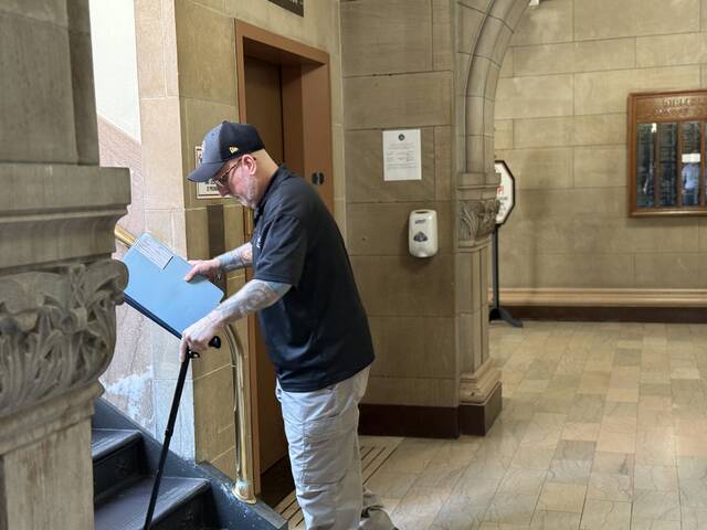 9053424_web1_Joseph-Osinski-leaves