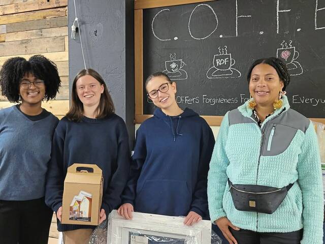 9053961_web1_her-lo-students-112725