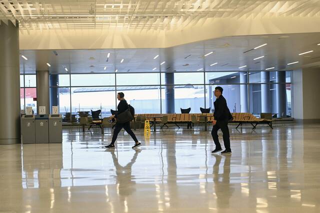 9055972_web1_ptr-dayoneairport007-111925