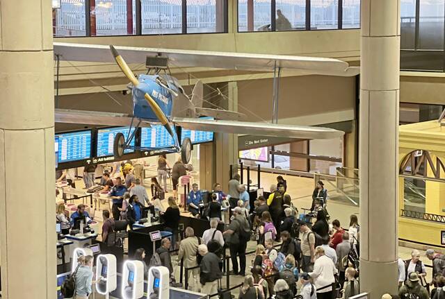 9056027_web1_PITairport_securitycheckpoint-1