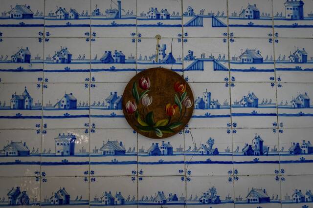 9056337_web1_her-sauer11-112025