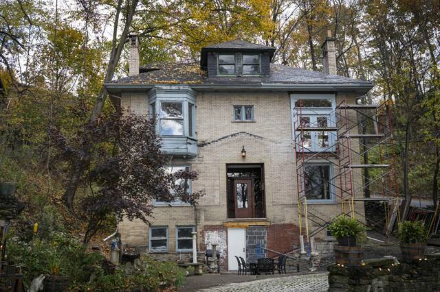 9056337_web1_her-sauer13-112025