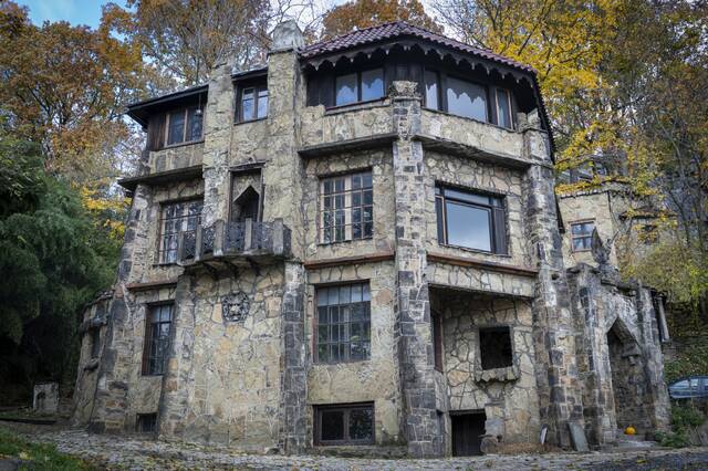 9056337_web1_her-sauer14-112025