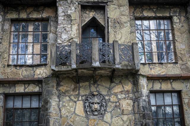 9056337_web1_her-sauer15-112025