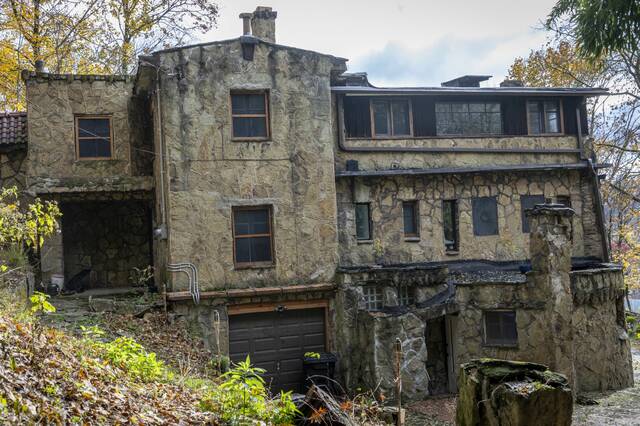 9056337_web1_her-sauer17-112025