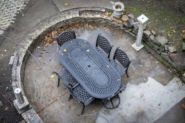 9056337_web1_her-sauer9-112025