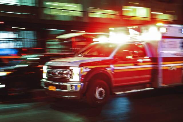 9059154_web1_web-ambulance9