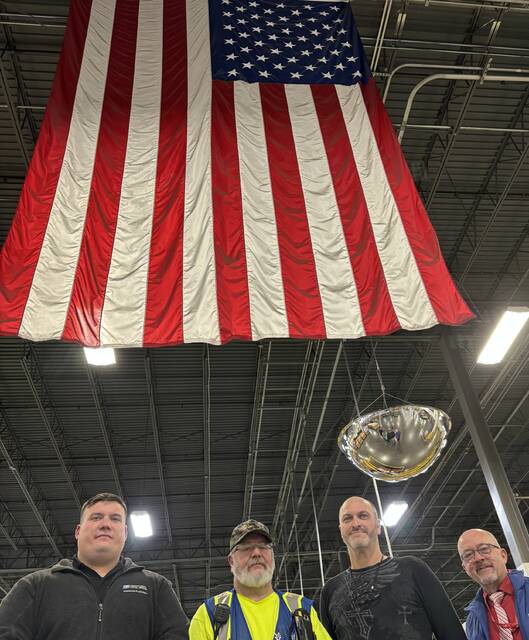 9059936_web1_naj-USPS4standingflag-121125