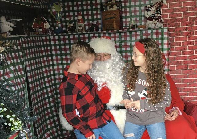 9060436_web1_WEB-murrysville-santa-at-sardis