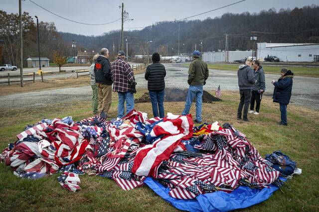 9060932_web1_gtr-lo-FlagBurnCeremony1