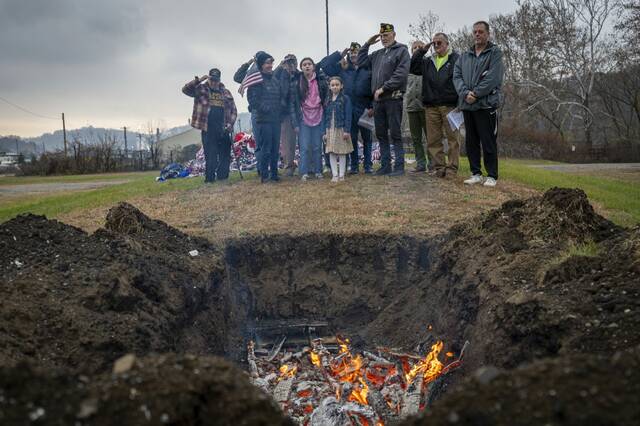 9060932_web1_gtr-lo-FlagBurnCeremony3