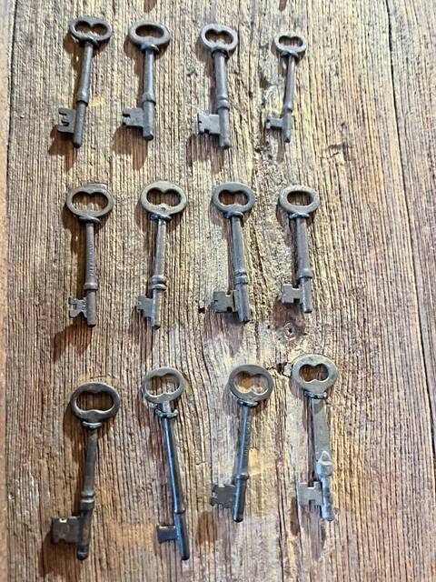 9061527_web1_her-brickbarrel-112725-2