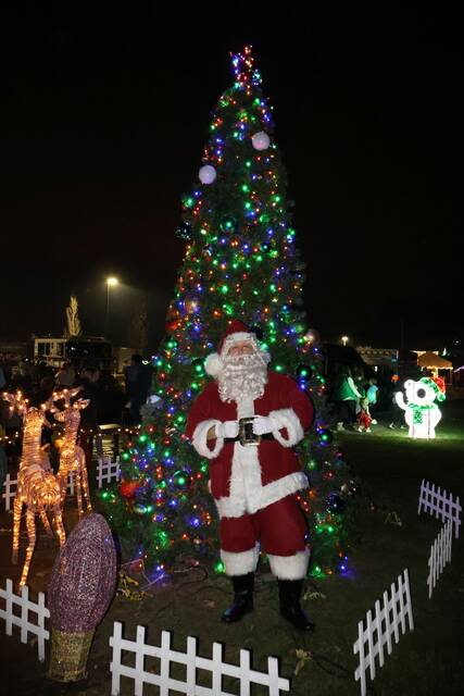 9063716_web1_pcj-HolidaySanta-121125