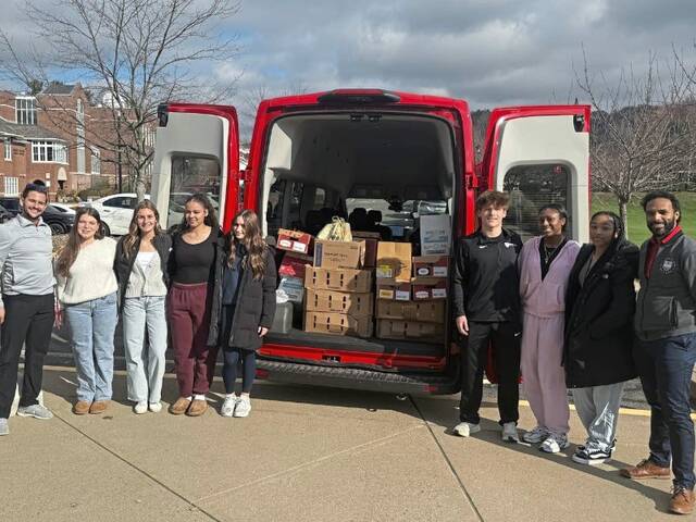 9063725_web1_sew-FoodDrive1-112725