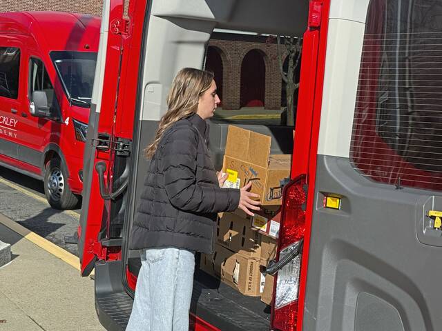 9063725_web1_sew-FoodDrive2-112725