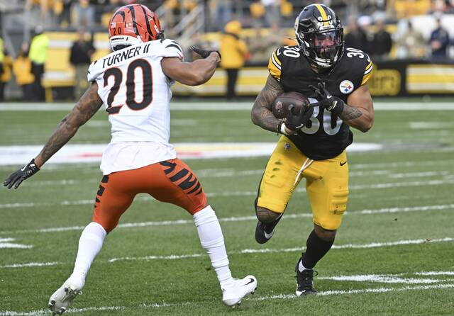 9063865_web1_ptr-Steelers05-111825