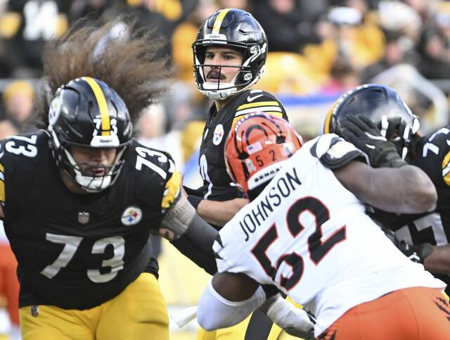 9063865_web1_ptr-Steelers25-111825