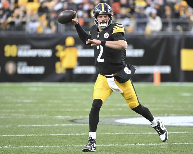 9063865_web1_ptr-Steelers32-111825