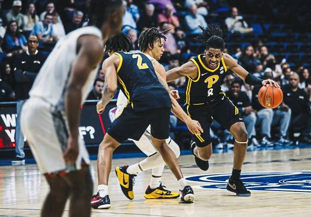 9064288_web1_gtr-PittUCF1-112125