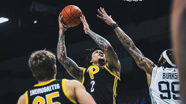 9064288_web1_gtr-PittUCF3-112125